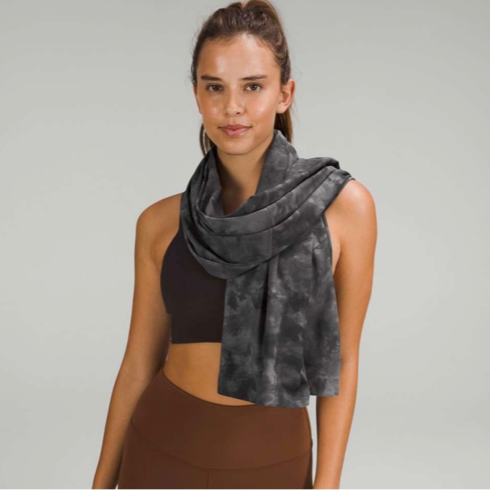 Lululemon Customizable Nulu Snap Scarf